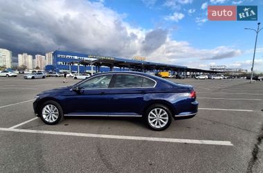 Седан Volkswagen Passat 2019 в Киеве