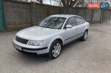 Седан Volkswagen Passat 2000 в Одессе