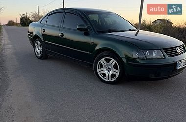 Седан Volkswagen Passat 1998 в Львове