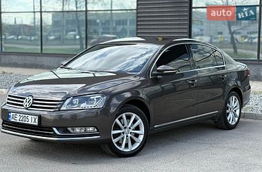 Седан Volkswagen Passat 2012 в Днепре