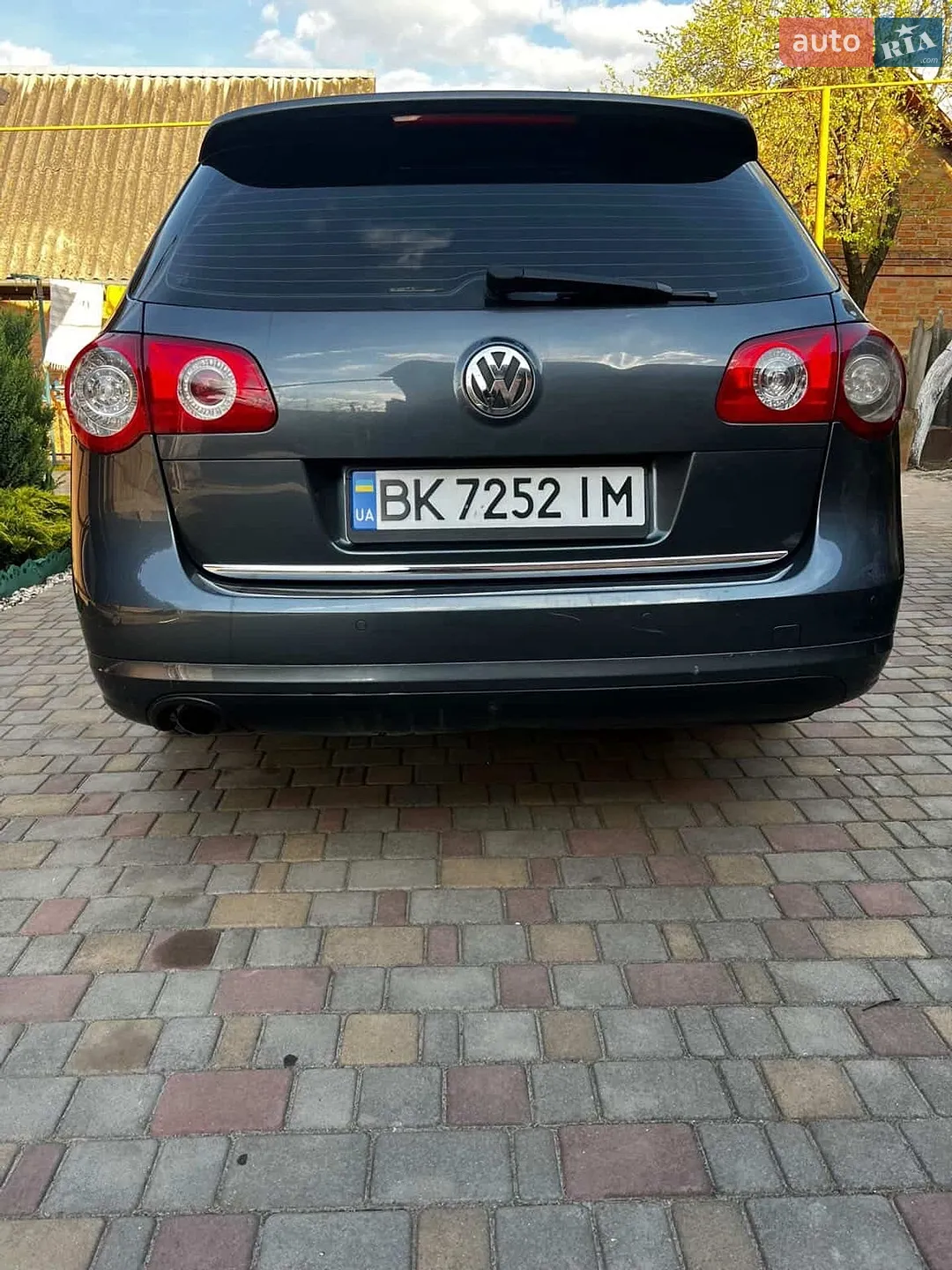 2010 Volkswagen Passat - мініатюра 2