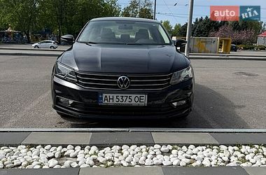 Седан Volkswagen Passat 2018 в Днепре