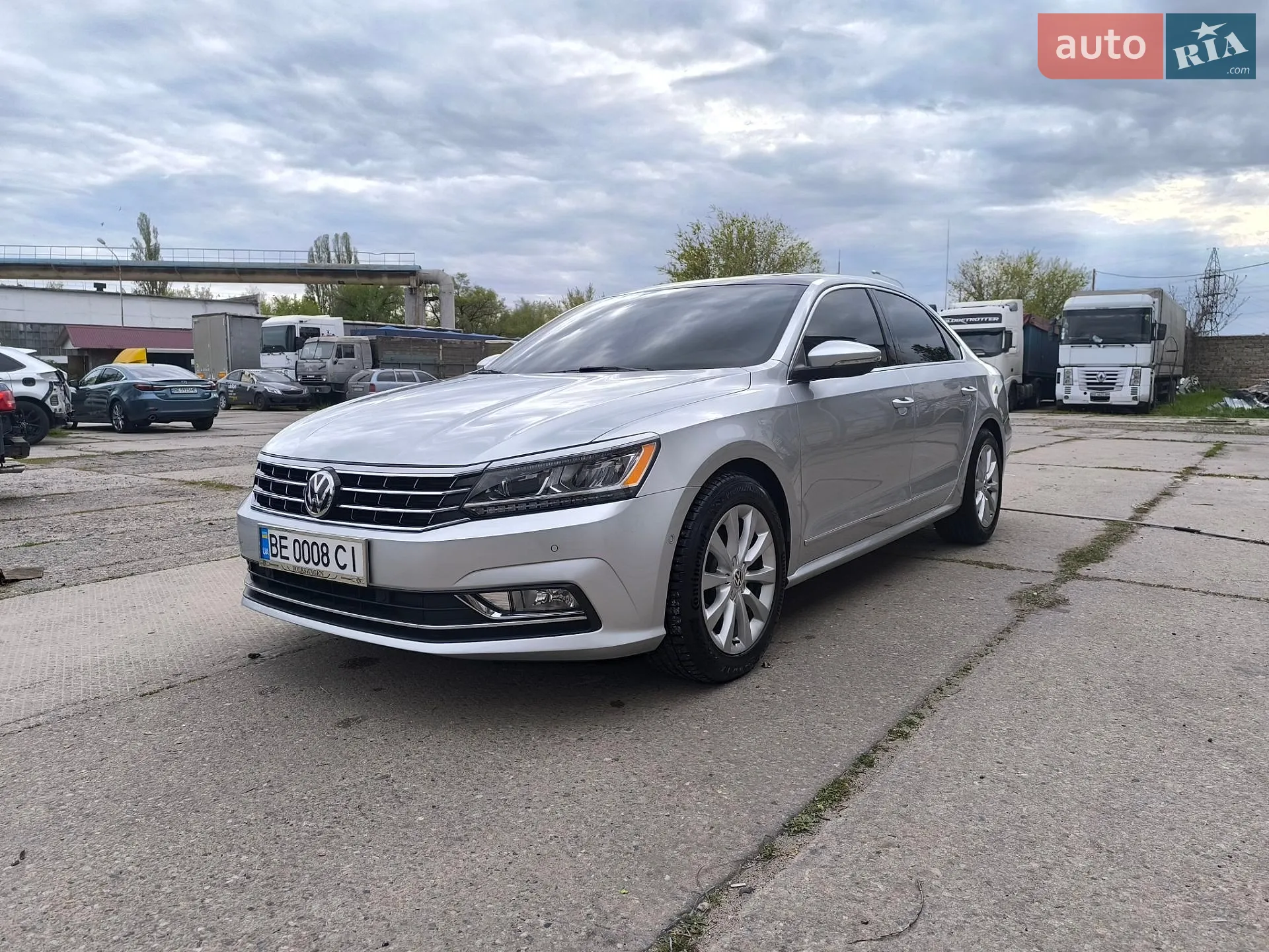 2017 Volkswagen Passat - фото 1