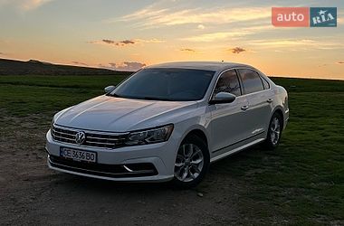 Седан Volkswagen Passat 2017 в Черновцах