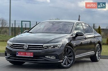 Седан Volkswagen Passat 2020 в Луцке