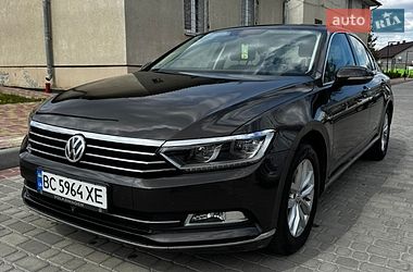 Седан Volkswagen Passat 2015 в Львове