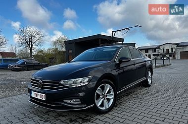 Седан Volkswagen Passat 2021 в Івано-Франківську