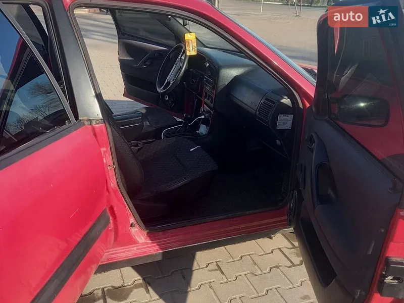 Volkswagen Passat 1993 VIN WVWZZZ3AZRB051559 фото оголошення 4 з 37