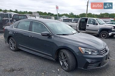 Седан Volkswagen Passat 2016 в Киеве