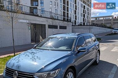 Универсал Volkswagen Passat 2017 в Львове