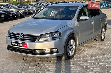 Седан Volkswagen Passat 2011 в Львове