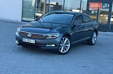 Седан Volkswagen Passat 2015 в Хусте