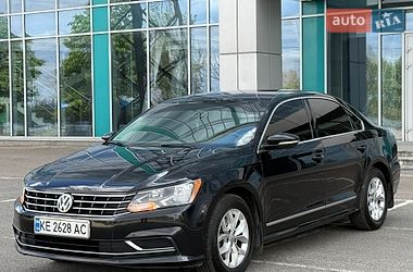 Седан Volkswagen Passat 2017 в Днепре