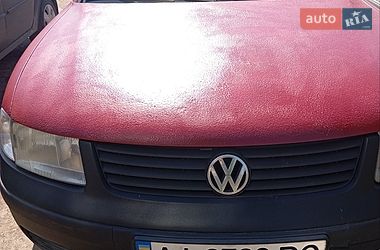 Седан Volkswagen Passat 1998 в Києві