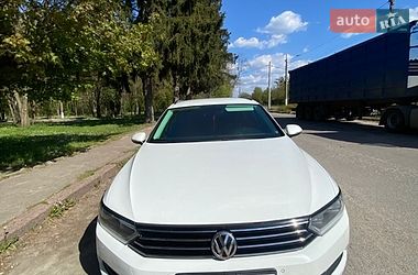 Універсал Volkswagen Passat 2017 в Житомирі