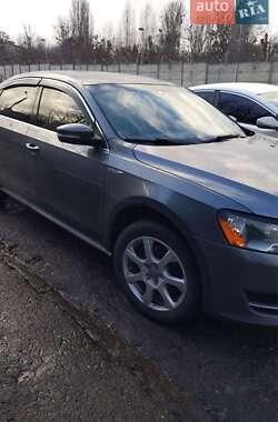 Седан Volkswagen Passat 2013 в Харкові