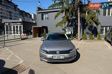 Седан Volkswagen Passat 2016 в Киеве