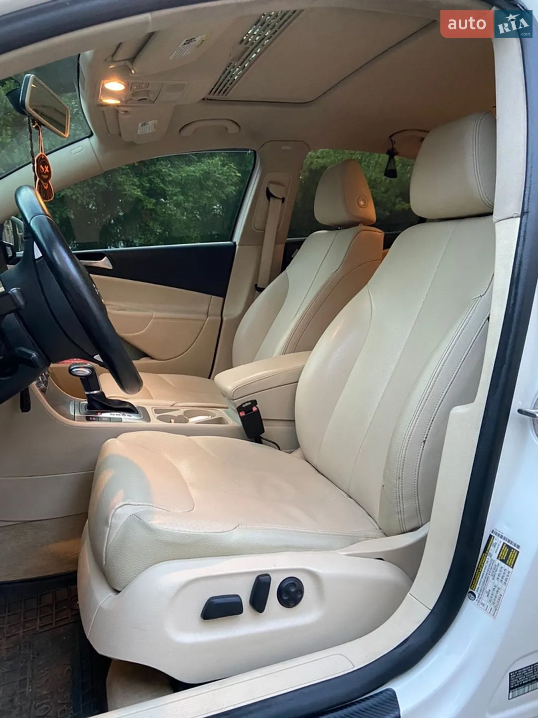 2010 Volkswagen Passat - мініатюра 14