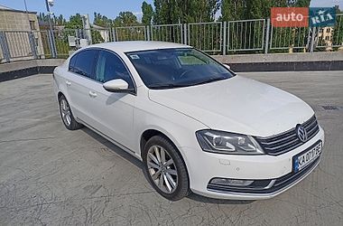 Седан Volkswagen Passat 2013 в Киеве