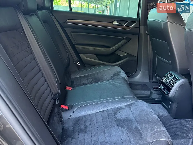Volkswagen Passat 2018 VIN WVWZZZ3CZJE197497 фото оголошення 34 з 90
