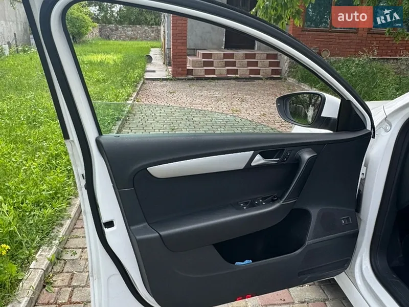 Volkswagen Passat 2013 VIN WVWZZZ3CZEE047898 фото оголошення 12 з 53
