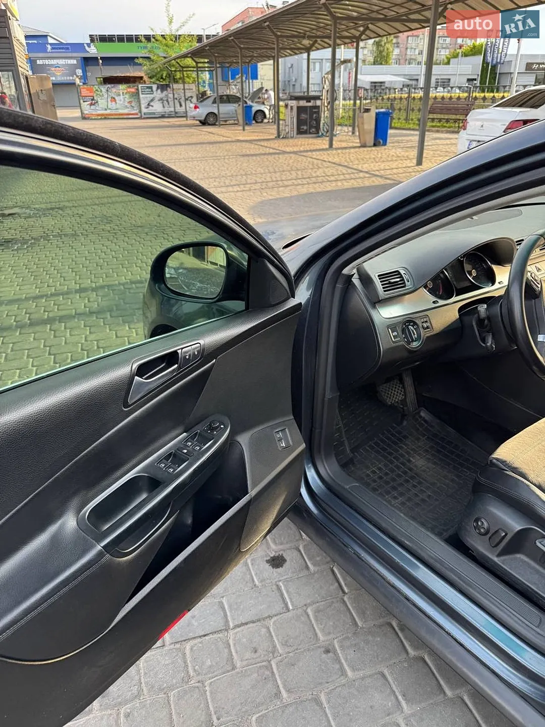 2010 Volkswagen Passat - мініатюра 16
