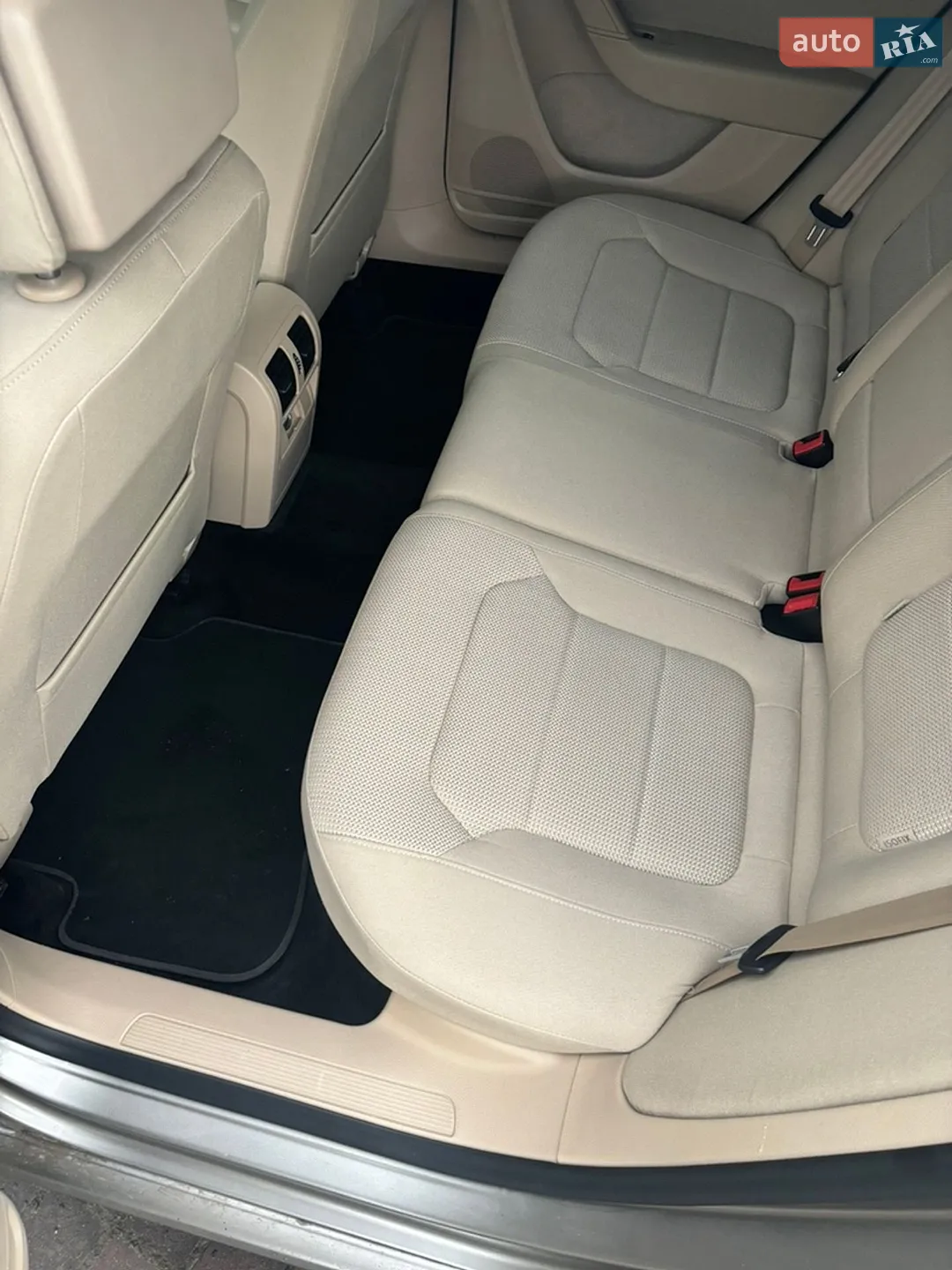 Volkswagen Passat 2013 VIN WVWZZZ3CZEE047515 фото оголошення 7 з 9