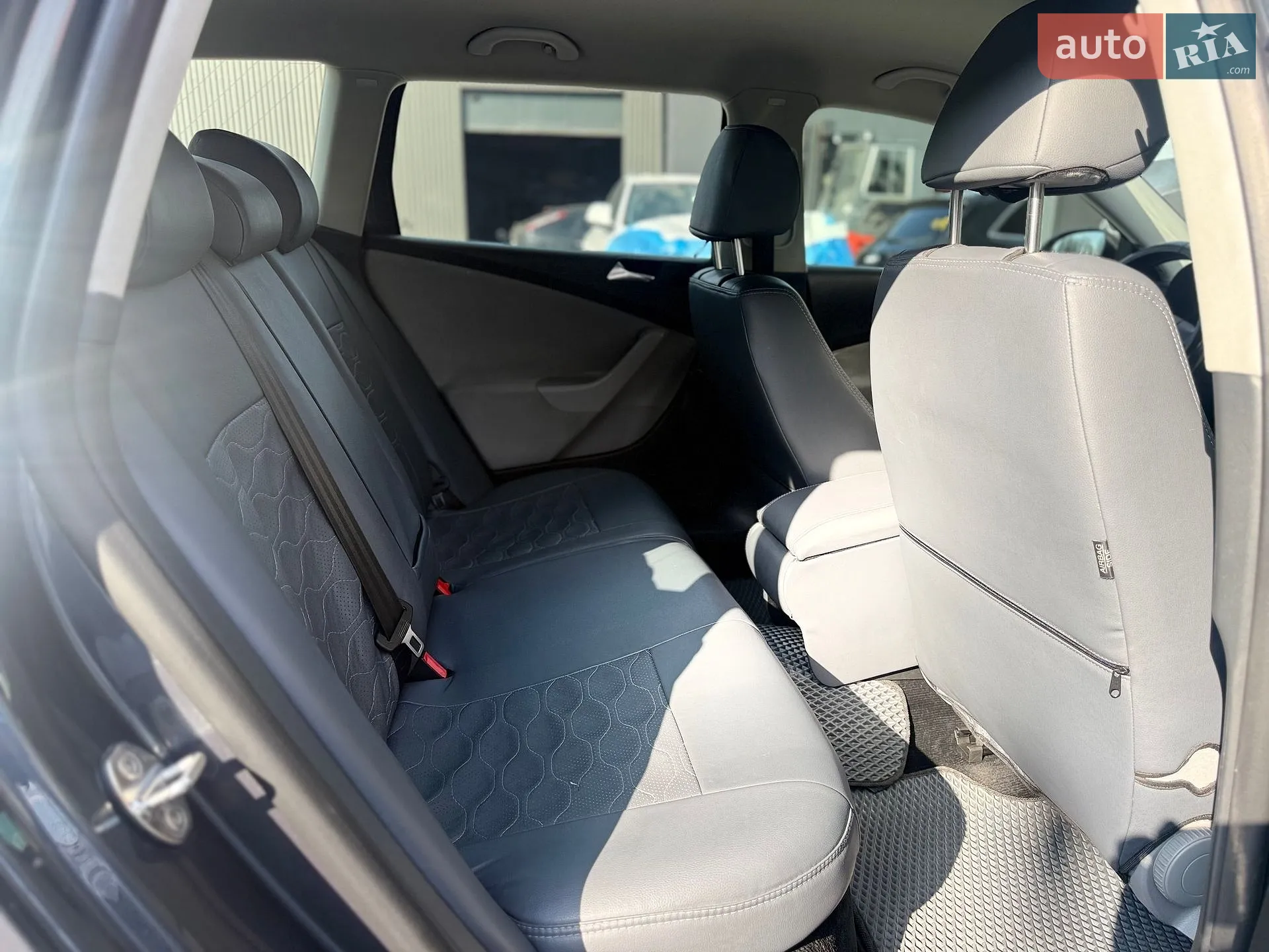2010 Volkswagen Passat - мініатюра 32