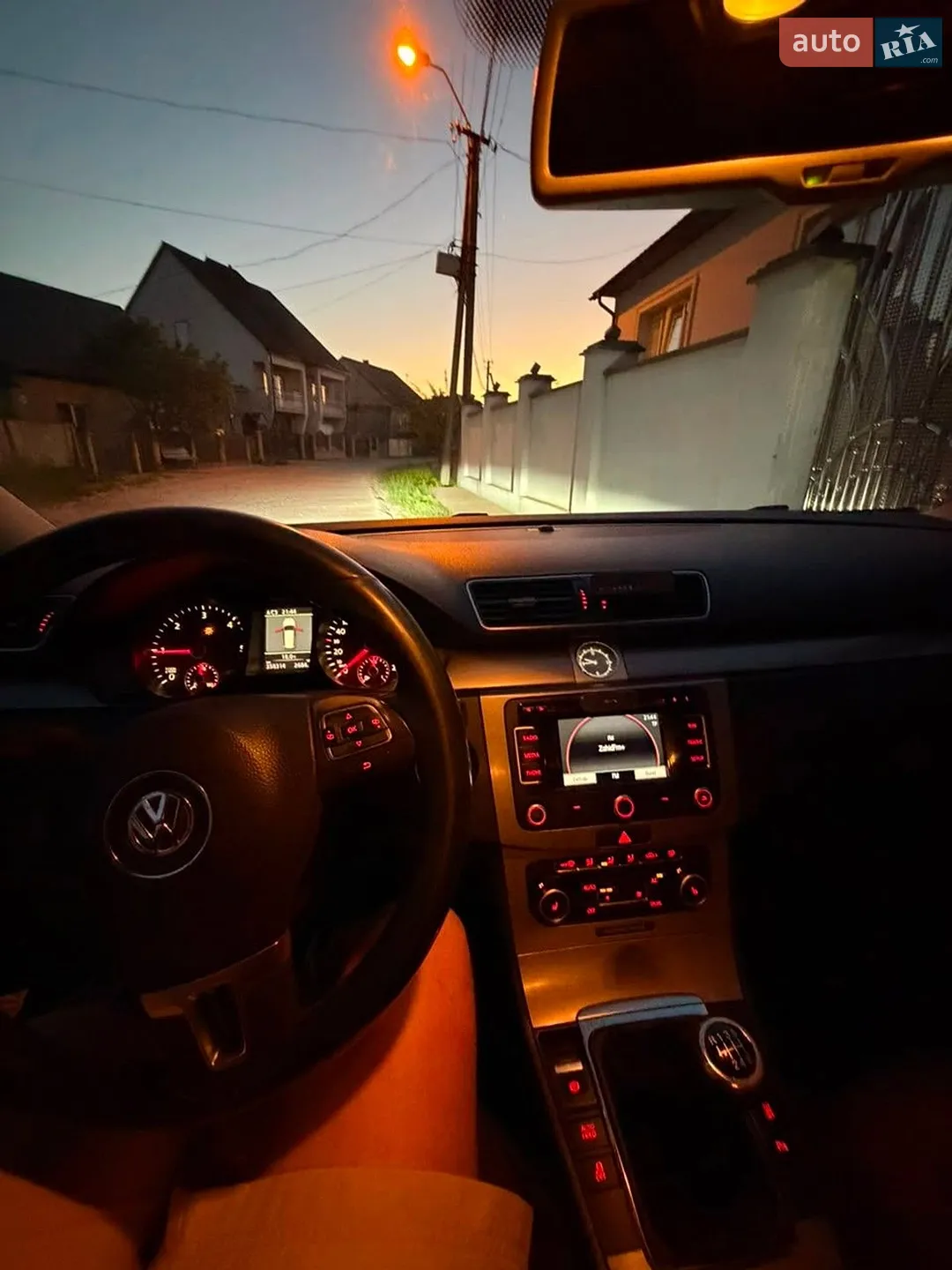 2010 Volkswagen Passat - мініатюра 2