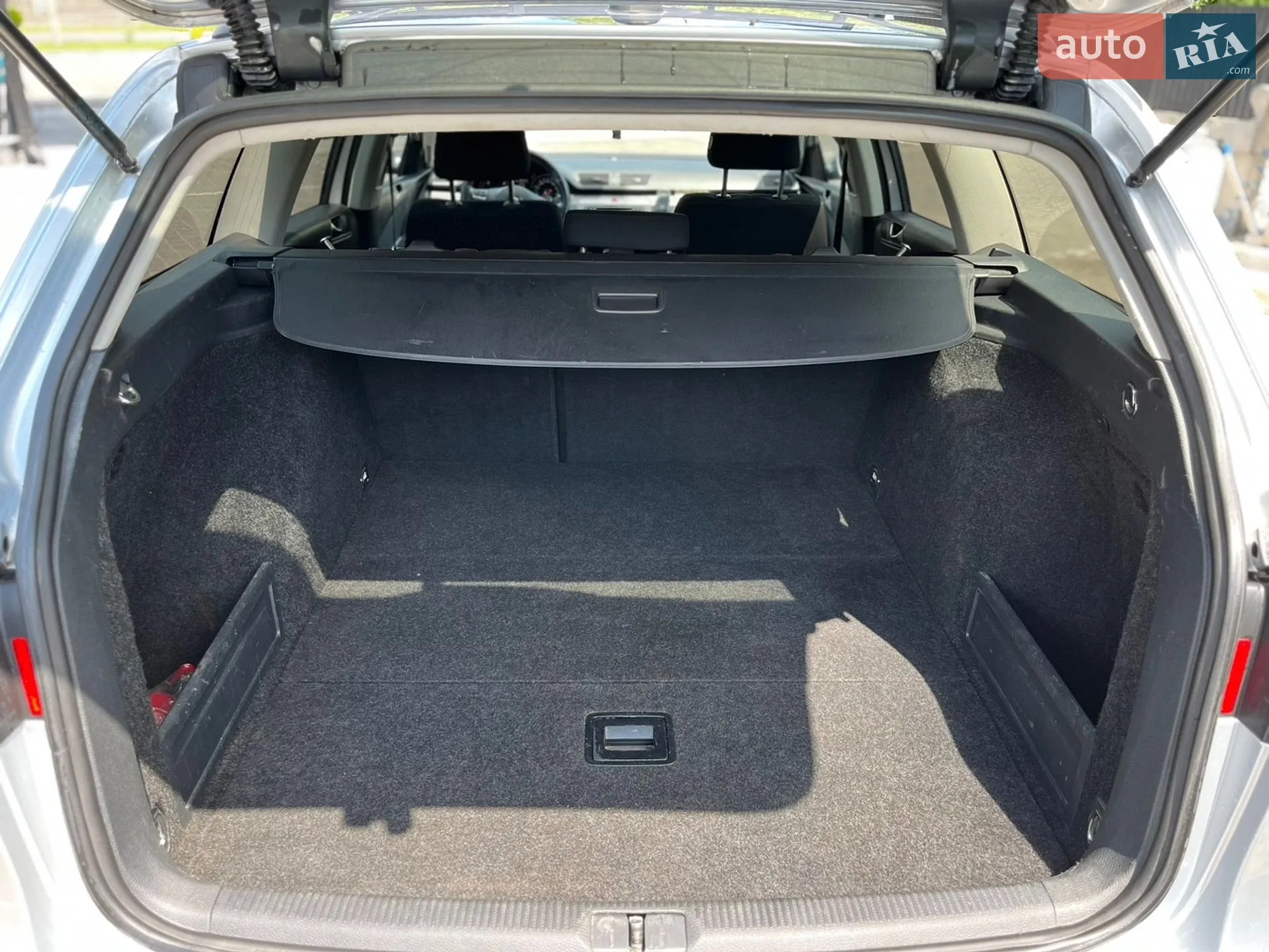 2010 Volkswagen Passat - мініатюра 23
