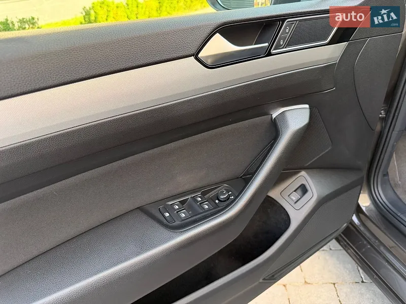 Volkswagen Passat 2017 VIN WVWZZZ3CZJE117175 фото оголошення 16 з 116