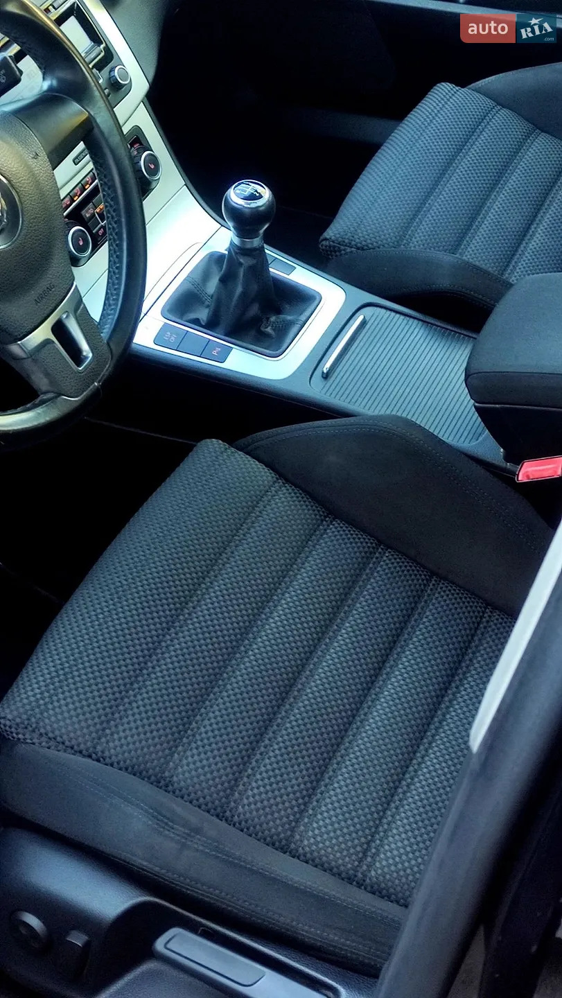 2010 Volkswagen Passat - мініатюра 28