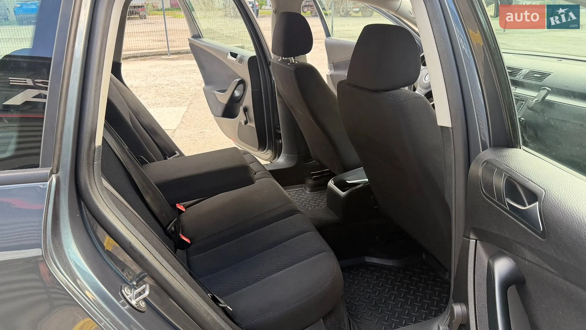 2010 Volkswagen Passat - мініатюра 28