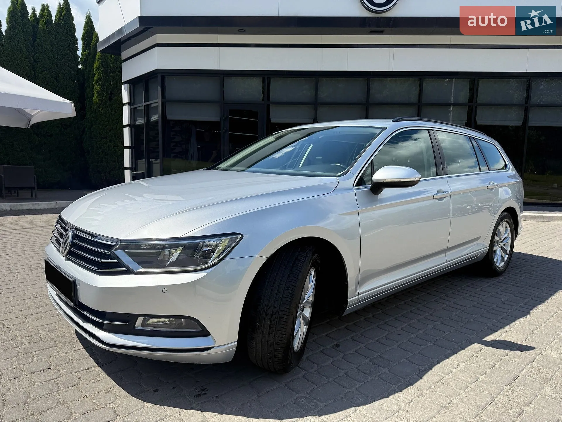 2018 Volkswagen Touareg - мініатюра 2