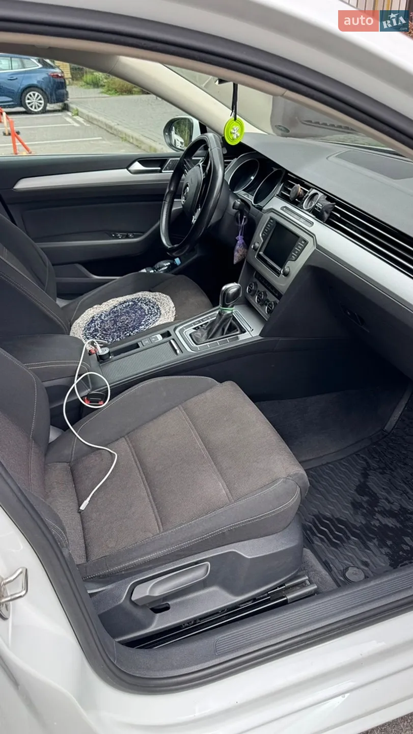 2016 Volkswagen Passat - мініатюра 2