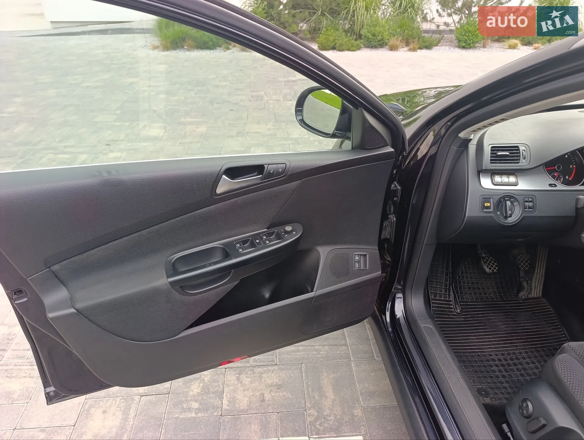 2010 Volkswagen Passat - мініатюра 9