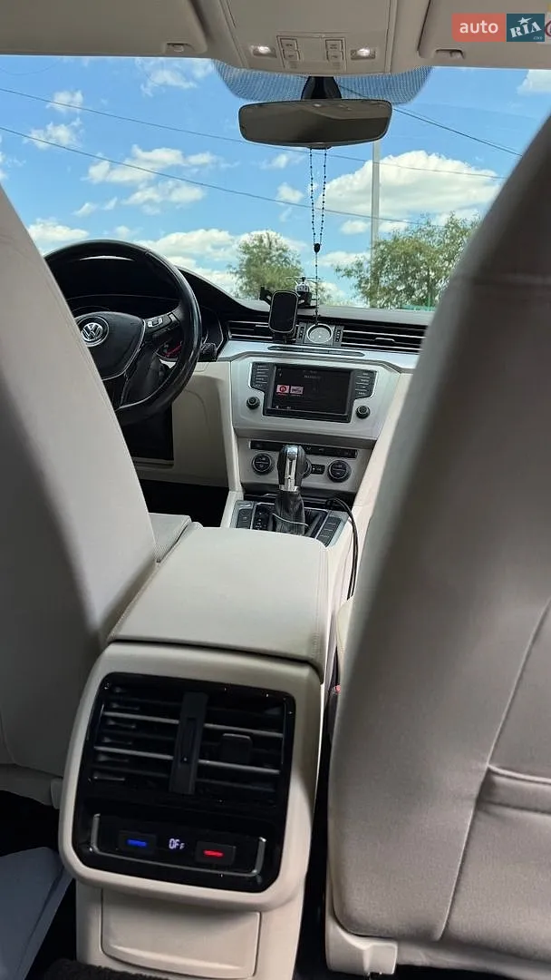 2017 Volkswagen Passat - мініатюра 16