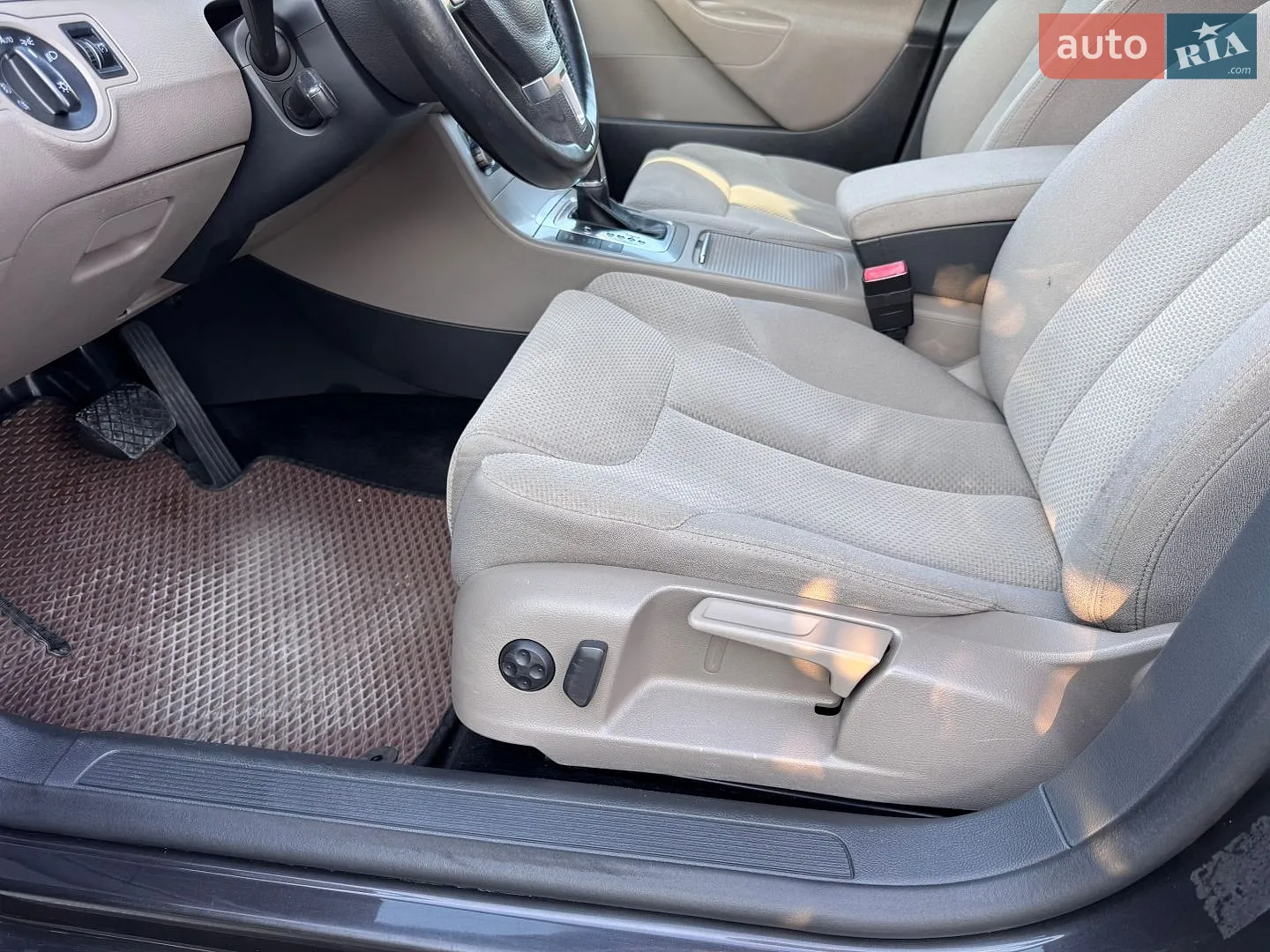 2010 Volkswagen Passat - мініатюра 12