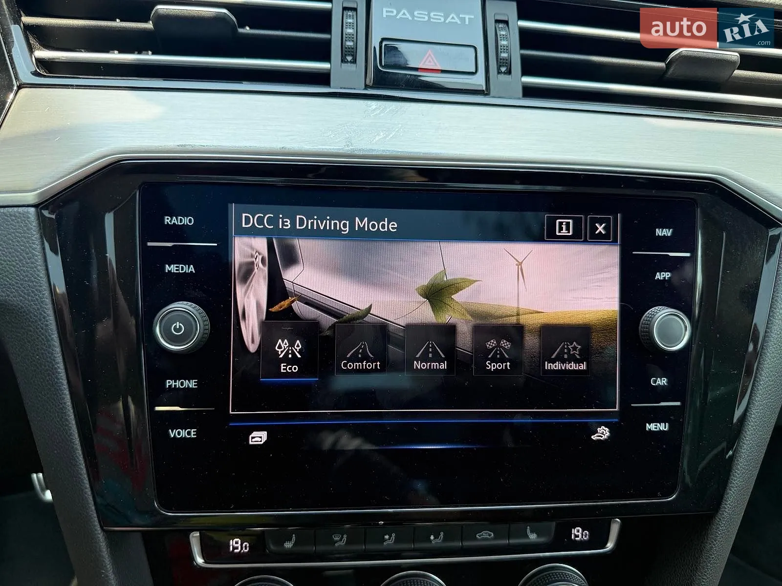 2019 Volkswagen Passat - мініатюра 26