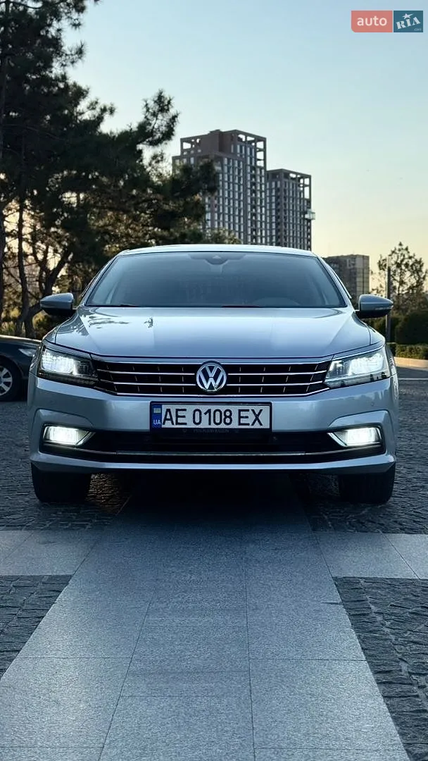 2016 Volkswagen Passat - мініатюра 2