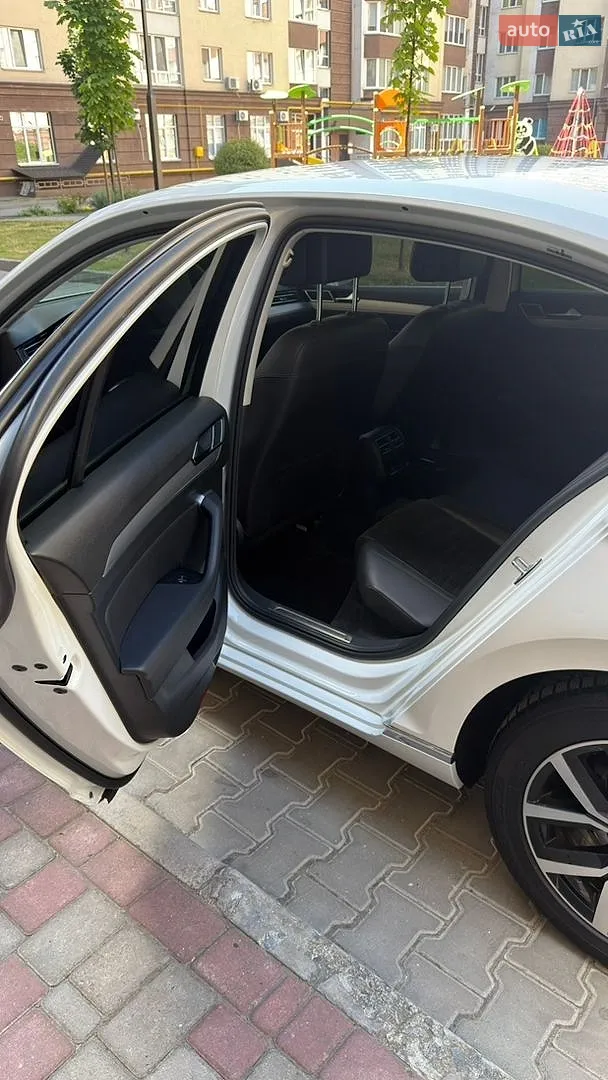 2015 Volkswagen Passat - мініатюра 9
