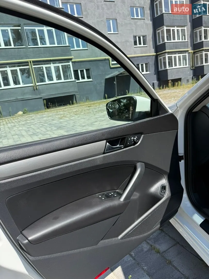 2015 Volkswagen Passat - мініатюра 12