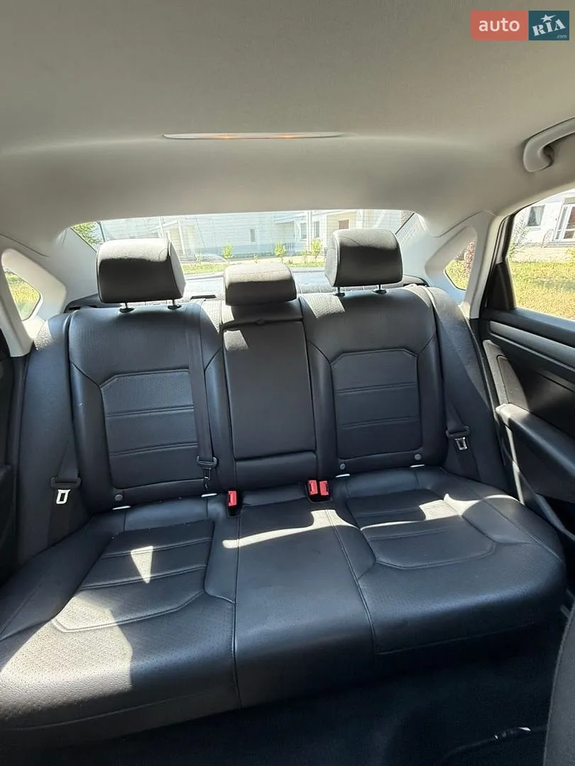 2015 Volkswagen Passat - мініатюра 18