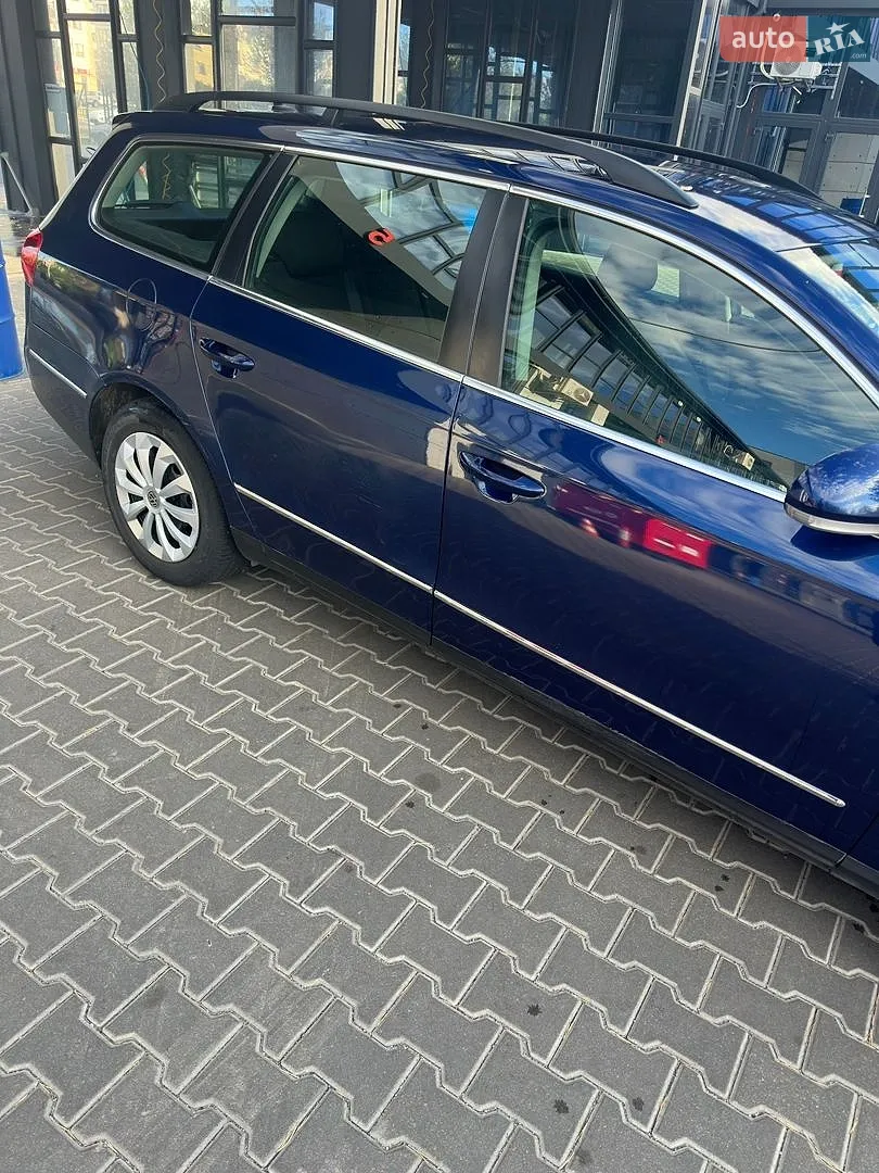 2010 Volkswagen Passat - мініатюра 2