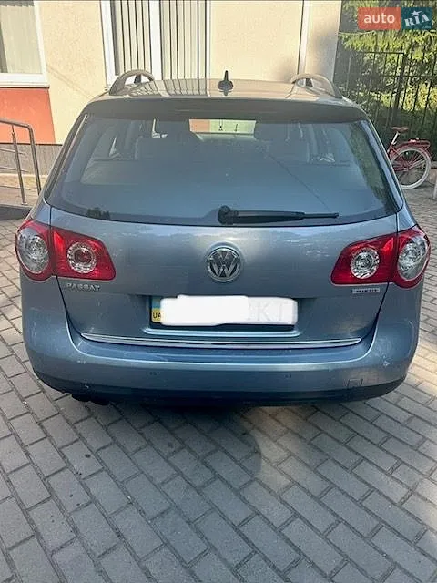 2010 Volkswagen Passat - мініатюра 3