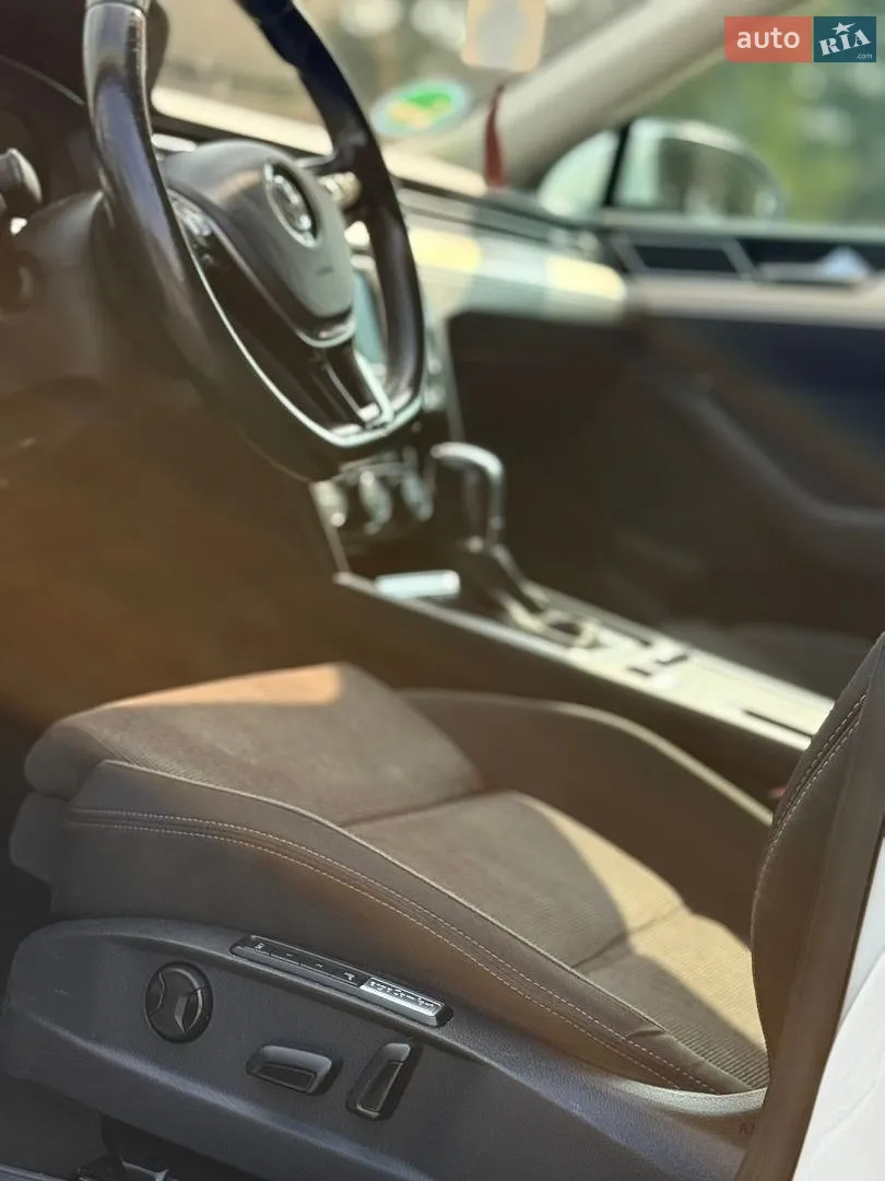 2017 Volkswagen Passat - мініатюра 23