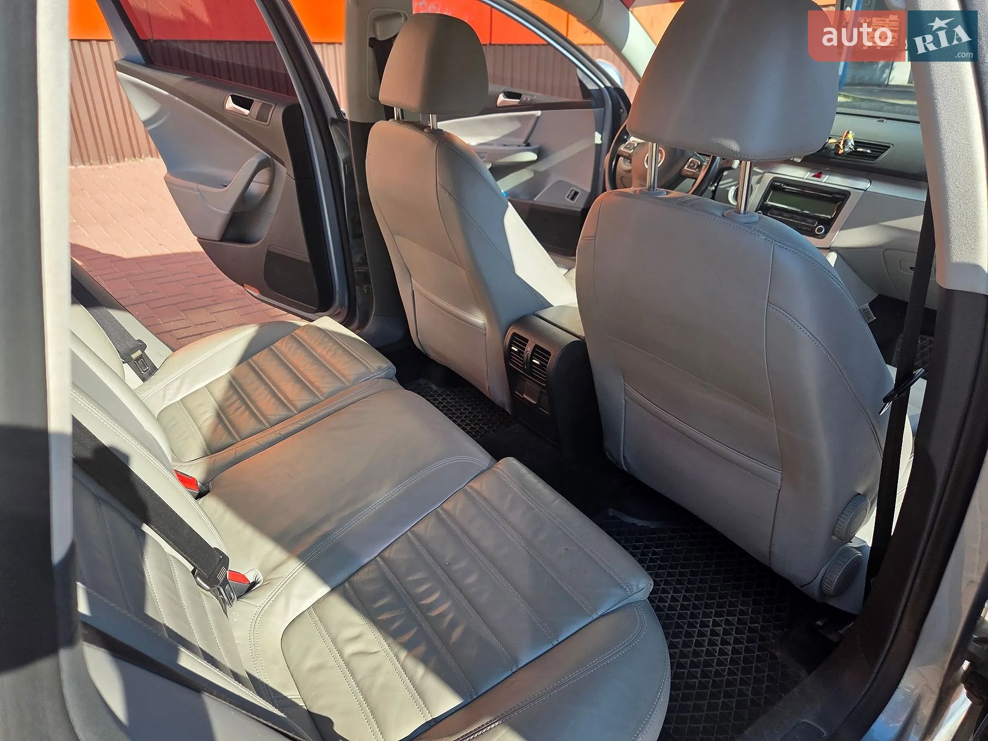 2010 Volkswagen Passat - мініатюра 21