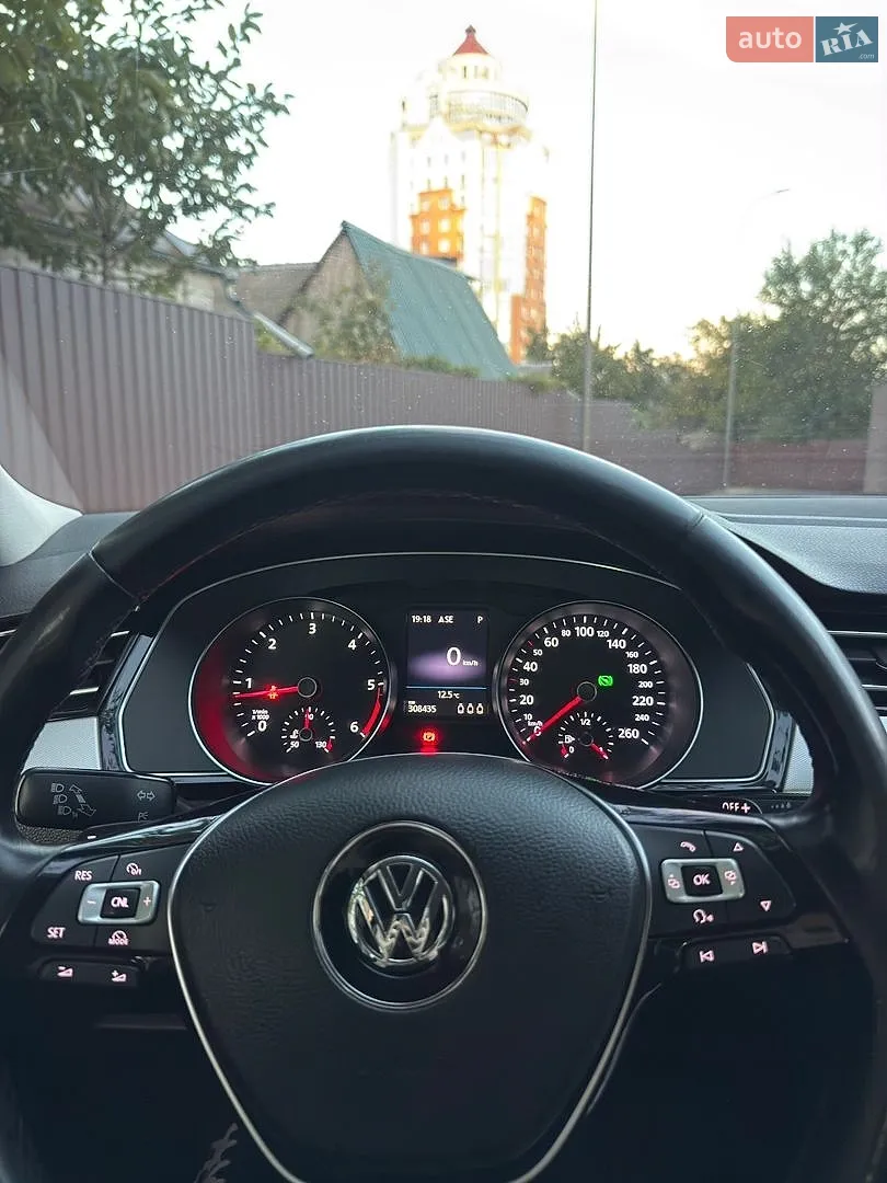 2017 Volkswagen Passat - мініатюра 8