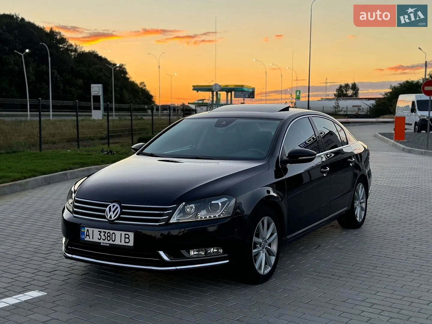 2012 Volkswagen Passat - мініатюра 2