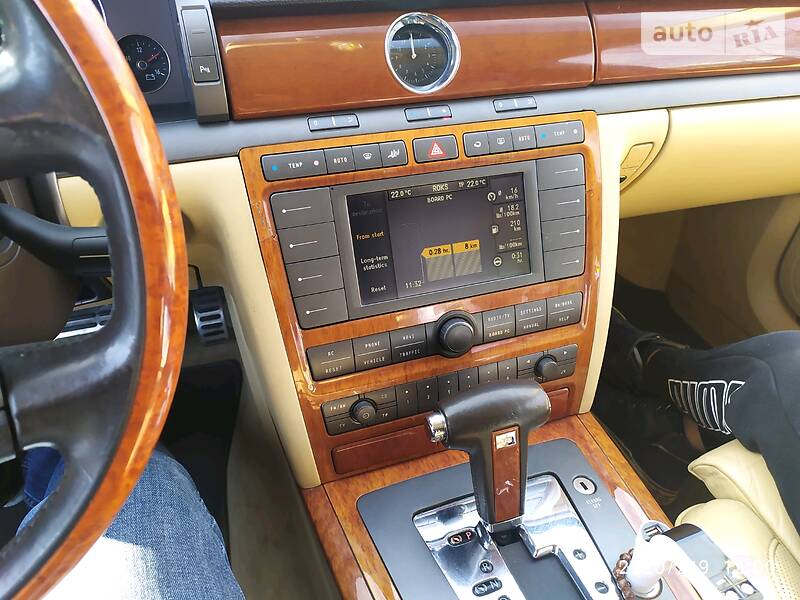 Седан Volkswagen Phaeton 2004 в Полтаве